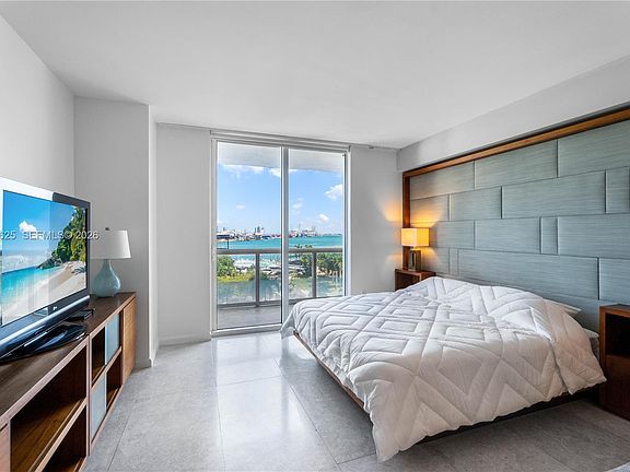 2nd image of 50 Biscayne Blvd APT 811