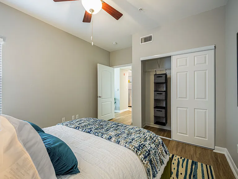 Baypoint Apartments — Photo 97