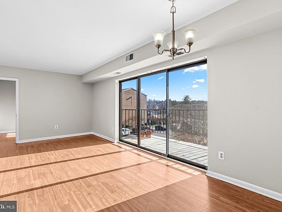 3rd image of 7616 Savannah St #201