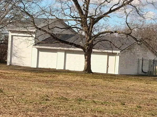 403 E Croan St, Irvington, IL 62848