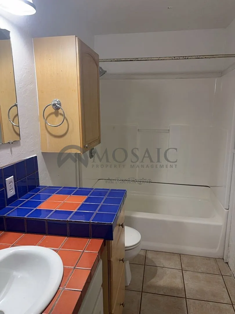 1 bed, 1.0 bath, $1,075 — Photo 4
