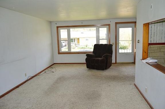 4th image of 35 Brookside Ave
