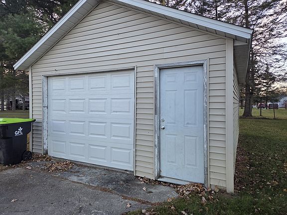 2nd image of 317 S Burgess St