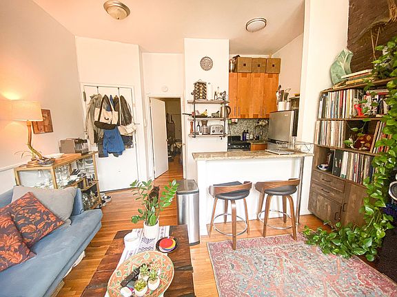 3rd image of 205 E 14th St APT 1A
