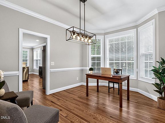 5th image of 128 Lauren Rose Ln