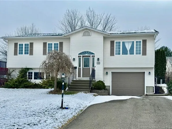 33 Lansdown Ave, Oromocto, NB E2V 4J7
