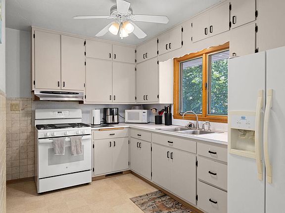 5th image of 2920 George STREET