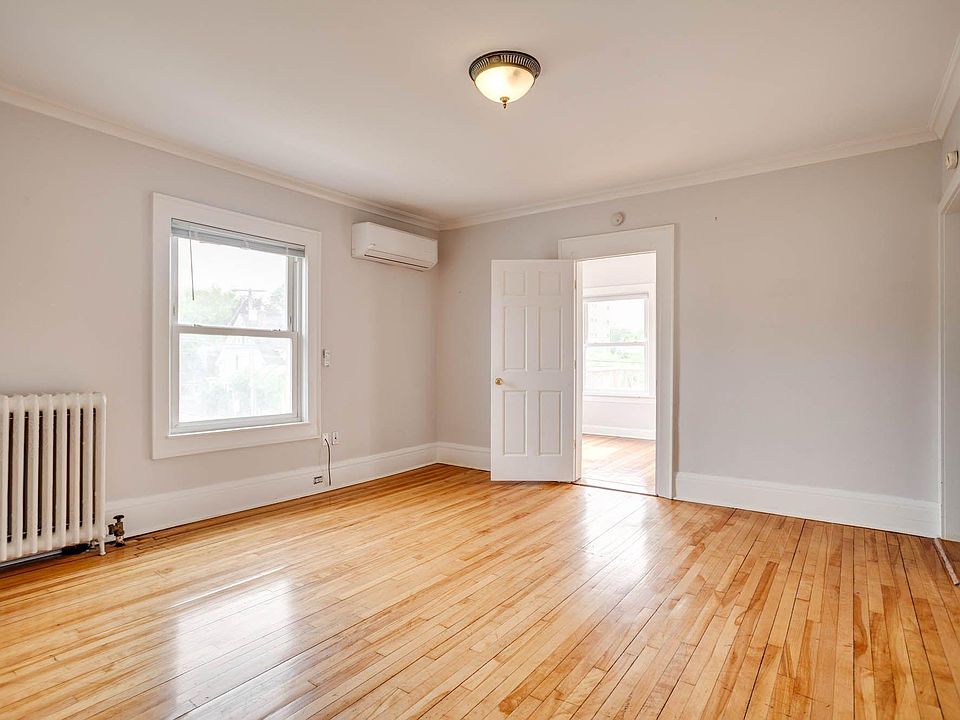 1st image of 3044 James Ave S #3