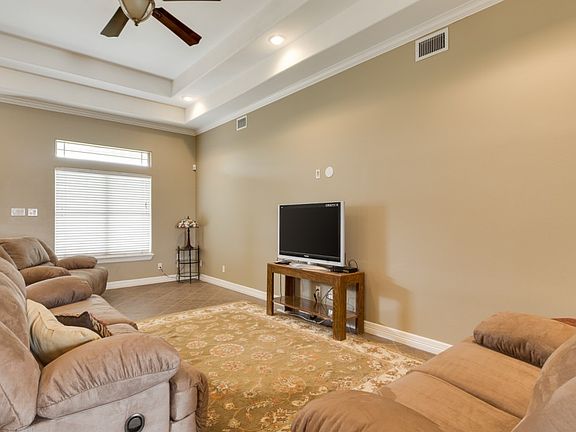3rd image of 1612 Thornwood Dr