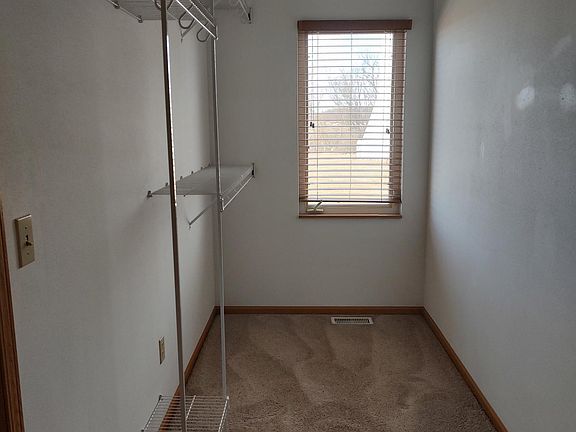 5th image of 4421 Menge Ln
