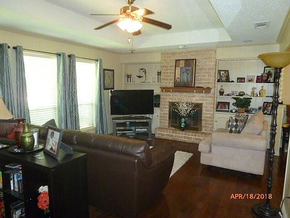3rd image of 1812 Columbia Dr
