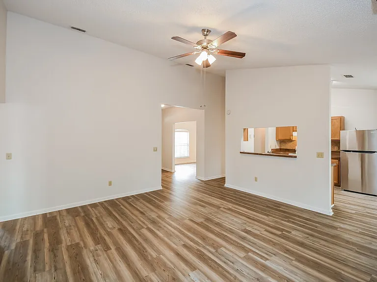 283 Springfield Ct — Photo 4