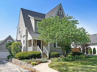 25 Chestnut Ave, Clarendon Hills, IL 60514