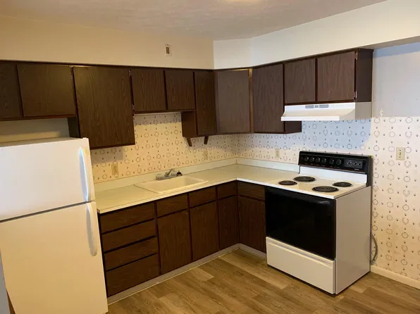 1396 Broadway St APT 2, Masury, OH 44438