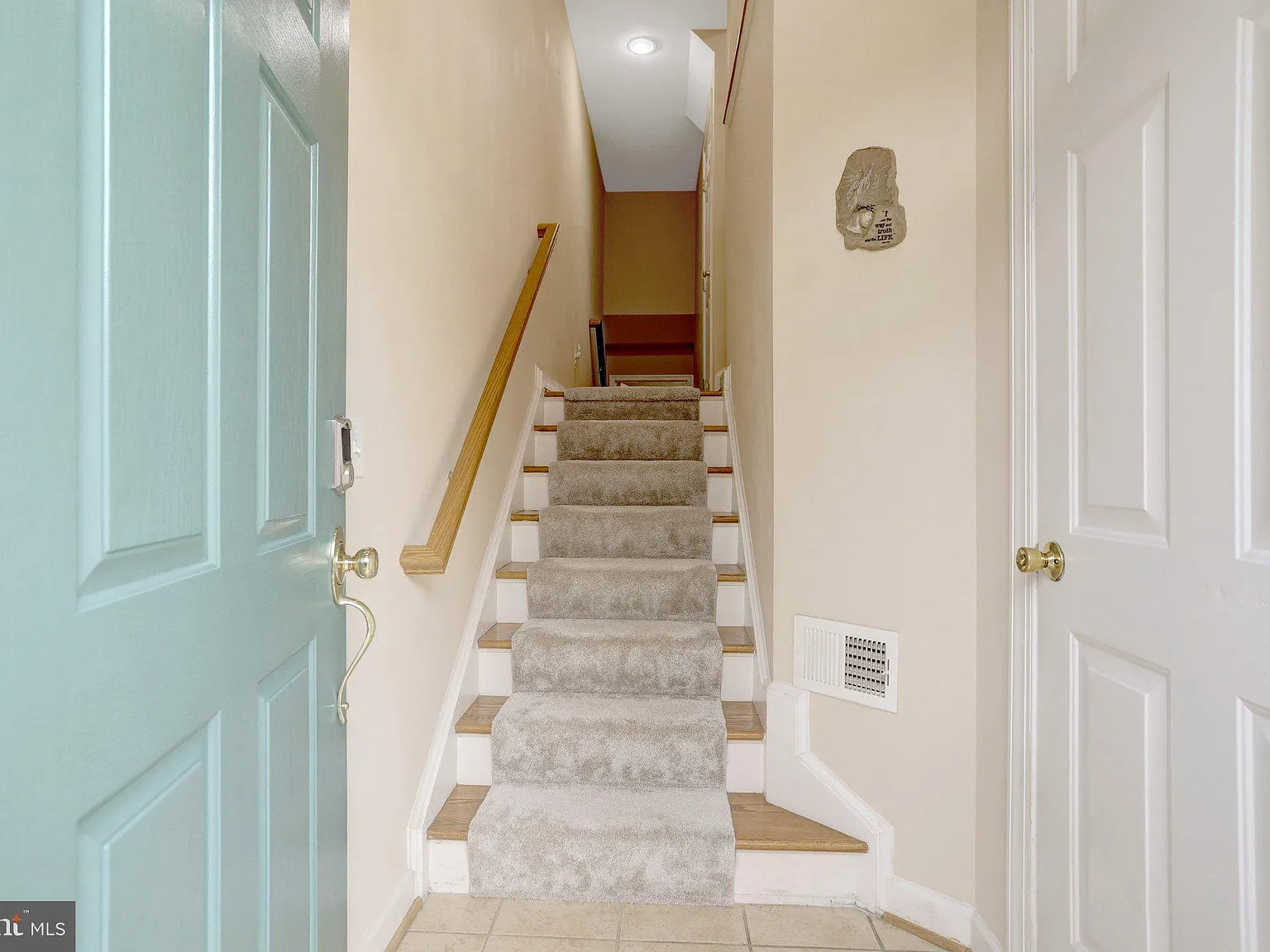 3 bed, 3.5 bath, 2566 sqft, $3,990 — Photo 3
