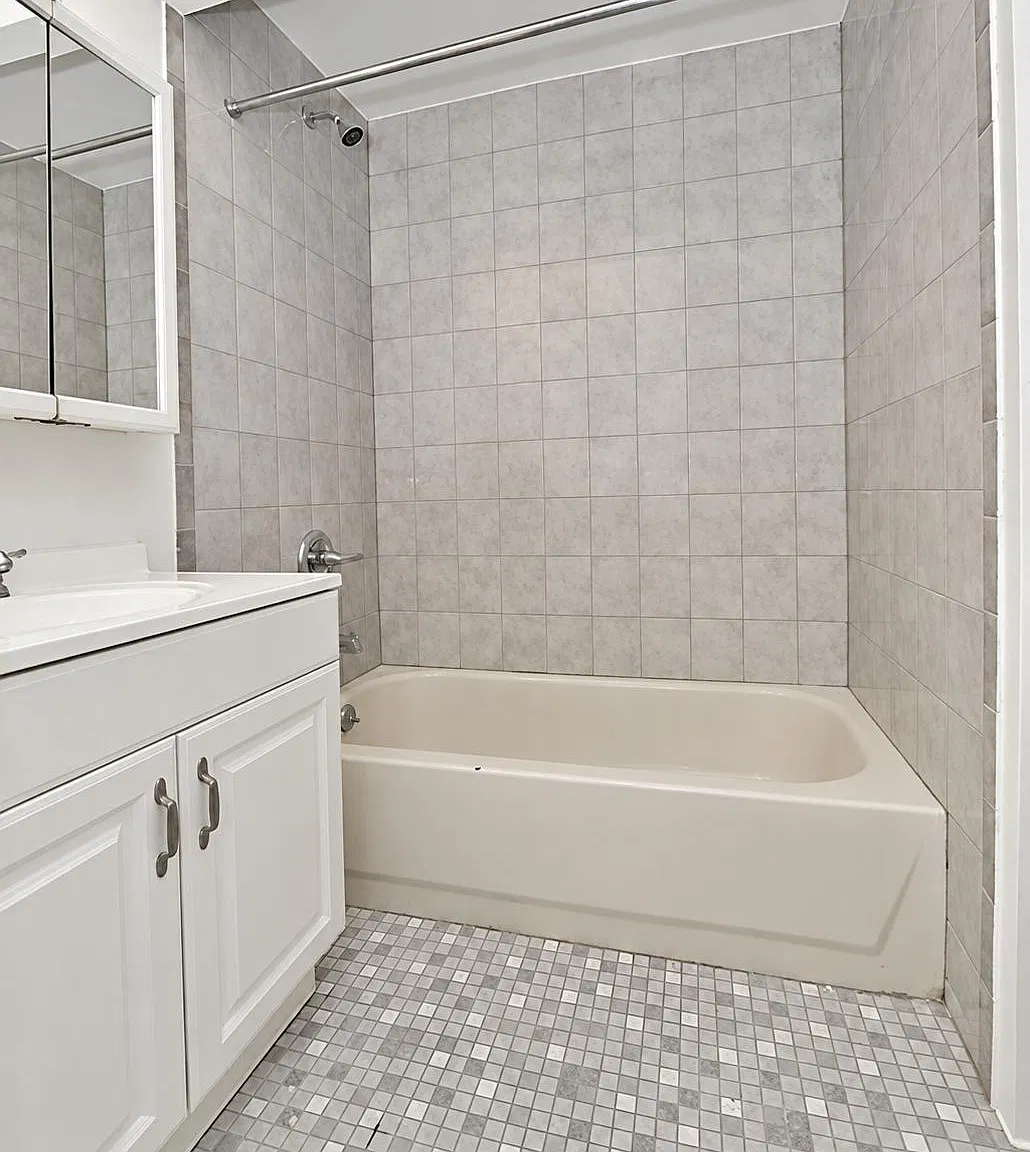 100 West 27th Street — Photo 4