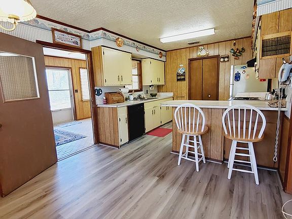 3rd image of 922 County Road 890