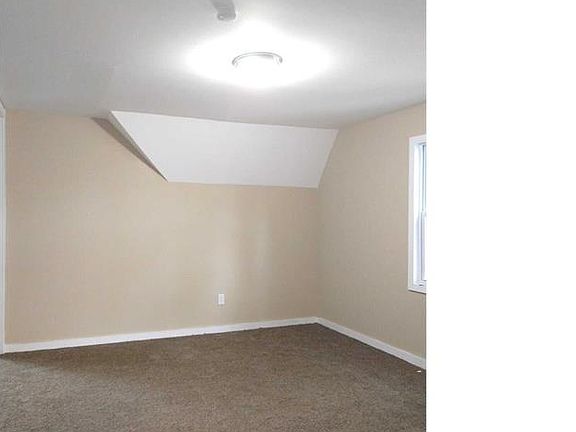 5th image of 4700 Chatsworth St #2