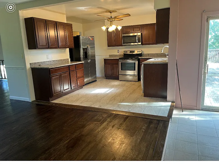 4402 Highboro Dr — Photo 3