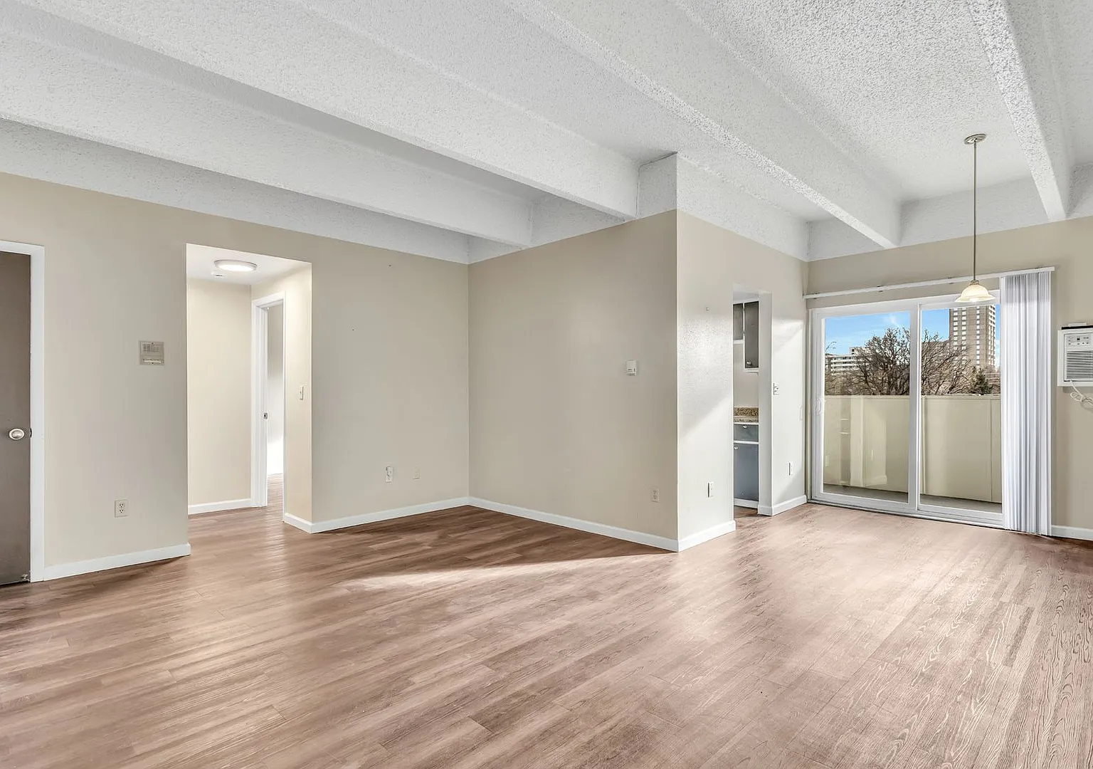 1405ra — Photo 1