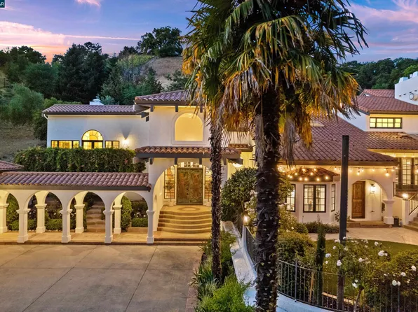 60 Coachwood Ter, Orinda, CA 94563