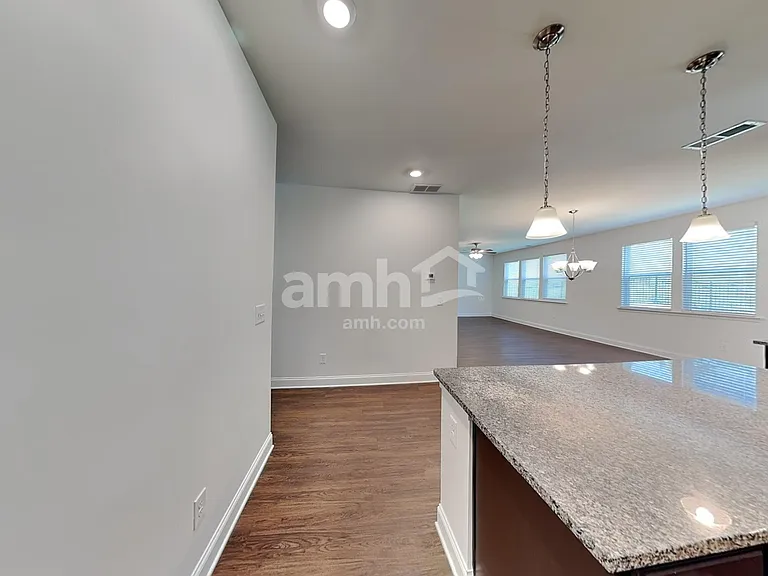 312 Bourne St — Photo 7