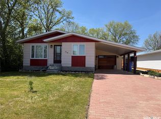 214 4th Street E, Carnduff, SK S0C 0S0