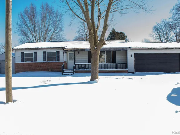 5143 Todd St, Grand Blanc, MI 48439