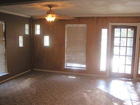 4th image of 8808 Heather Ln