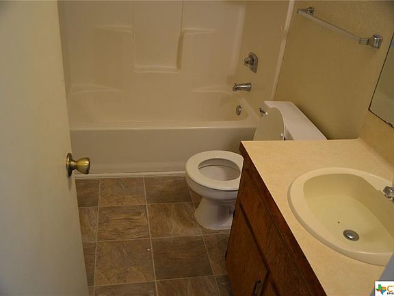4th image of 3408 Victoria Cir