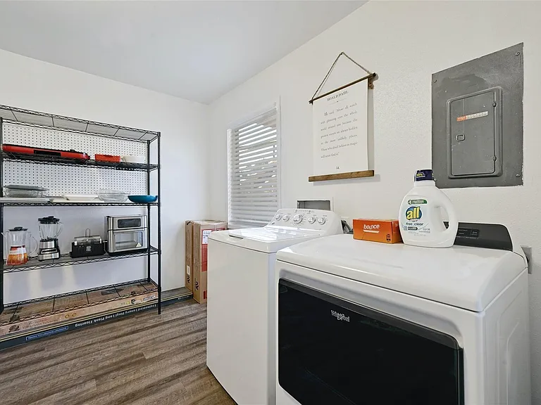 115 Comanche Point — Photo 26