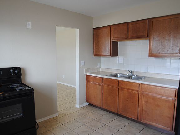 5th image of 2745 W Hazelwood St