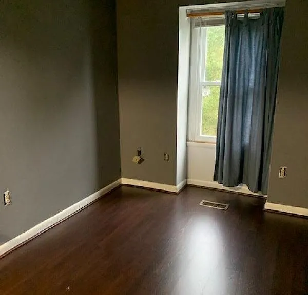 8401 Pioneer Dr — Photo 13