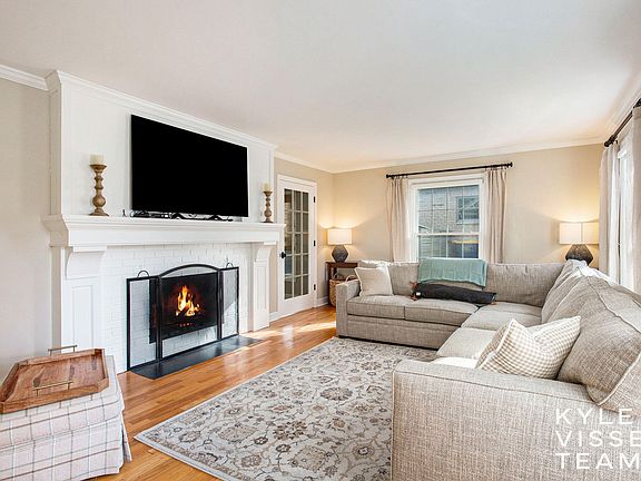 5th image of 2733 Maplewood Dr SE