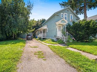 1013 Waugoo Ave, Oshkosh, WI 54901