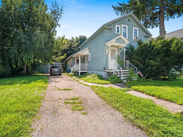 1013 Waugoo Ave, Oshkosh, WI 54901