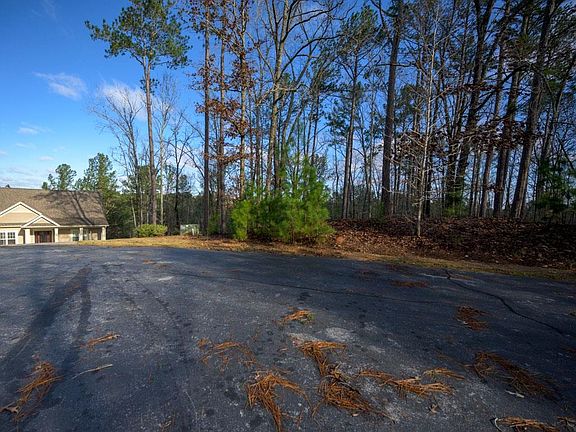 3rd image of 1081 Pebble Hill Ln