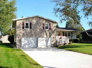 221 Westview Dr, Knoxville, IL 61448