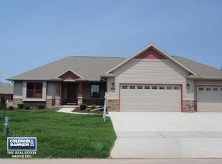 2916 Fox Tail Ln, Menasha, WI 54952