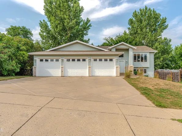 910 Mahone Ave, Bismarck, ND 58503