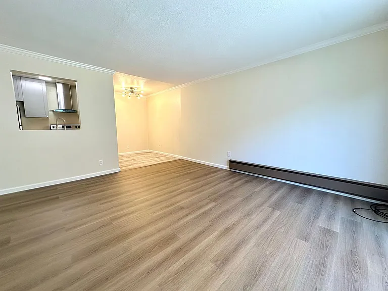 300 Monterey Blvd — Photo 8