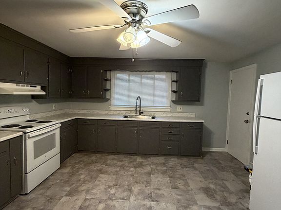 3rd image of 295 Rosewood Ave #2