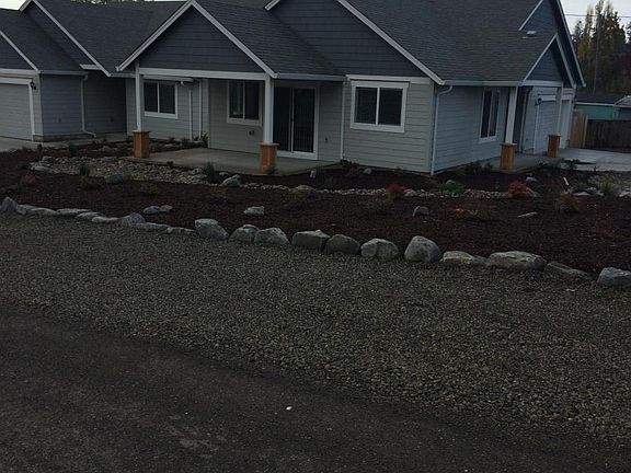 281 E 7th Streets back patio