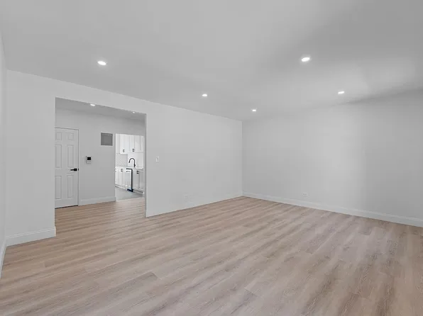 37-20 87th St APT 2F, Jackson Heights, NY 11372
