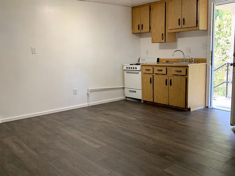 303 Vincennes Ave — Photo 4