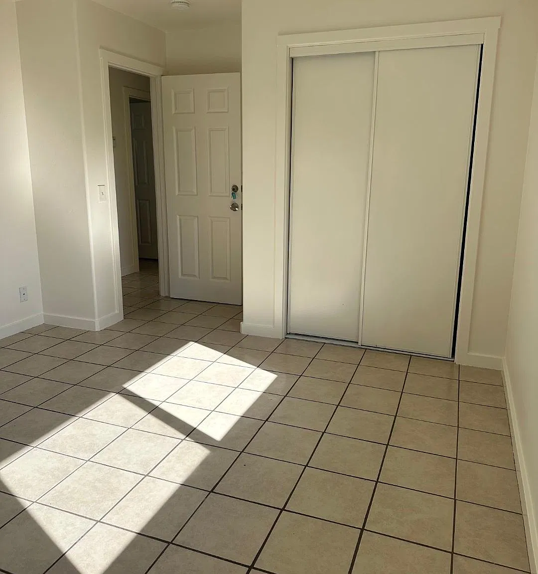 6 bed, 1221 sqft, $6,300 — Photo 1