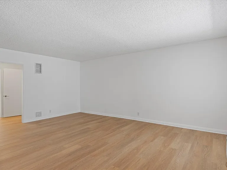 135 S Belmont St — Photo 24