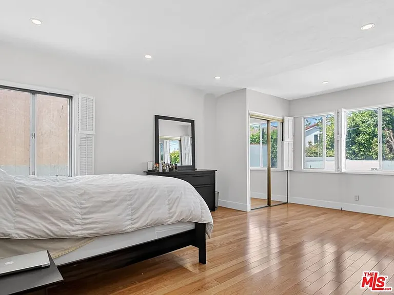 352 S Wetherly Dr — Photo 6