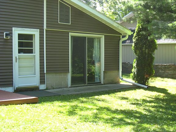 5th image of 610 Rock River Ave