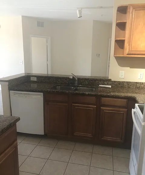 6153 Metrowest Blvd — Photo 5
